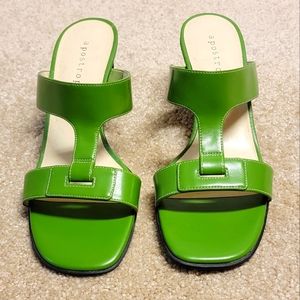 Apostrophe Annick Green Open-toe Sandals, Size 7M